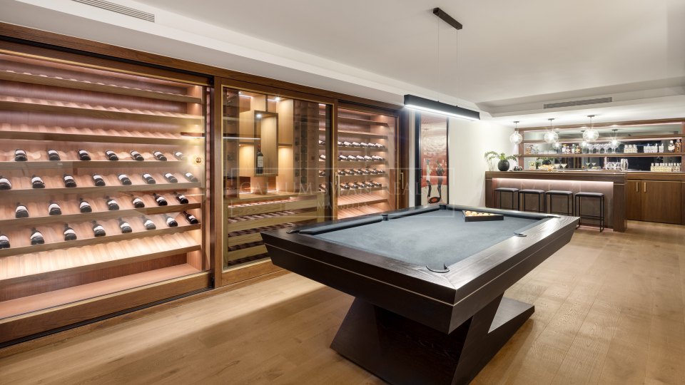 Benahavis, Villa méditerranéenne avec vue sur le golf et la mer à Los Arqueros, Benahavís