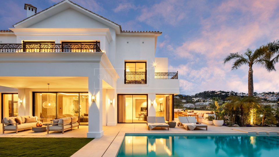 Benahavis, Villa méditerranéenne avec vue sur le golf et la mer à Los Arqueros, Benahavís