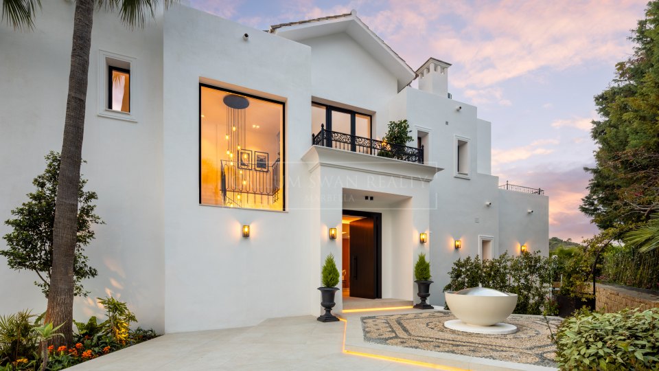 Benahavis, Villa méditerranéenne avec vue sur le golf et la mer à Los Arqueros, Benahavís