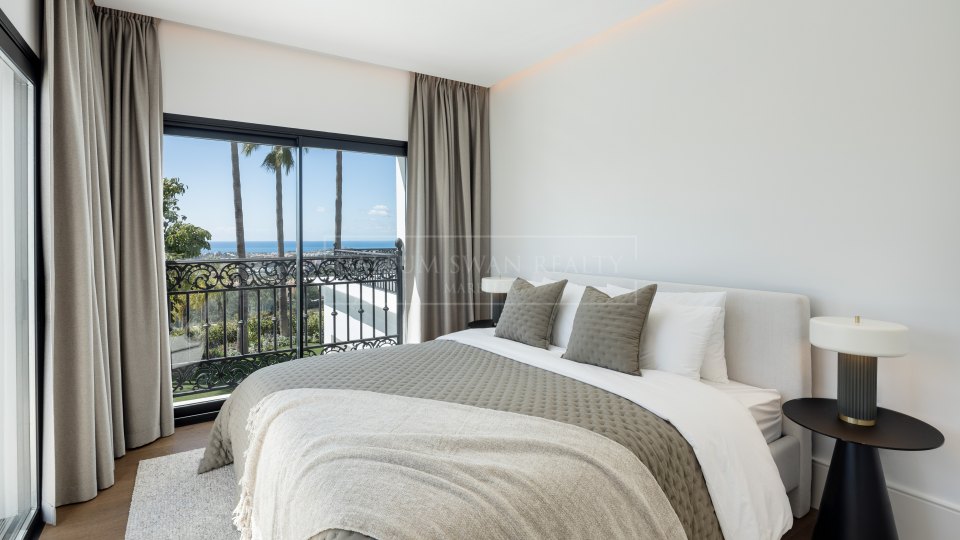 Benahavis, Villa méditerranéenne avec vue sur le golf et la mer à Los Arqueros, Benahavís