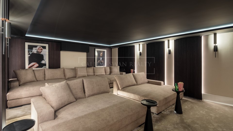 Benahavis, Villa méditerranéenne avec vue sur le golf et la mer à Los Arqueros, Benahavís