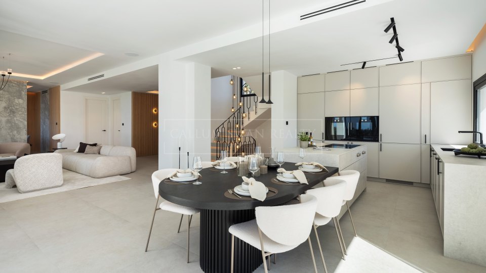 Benahavis, Villa méditerranéenne avec vue sur le golf et la mer à Los Arqueros, Benahavís