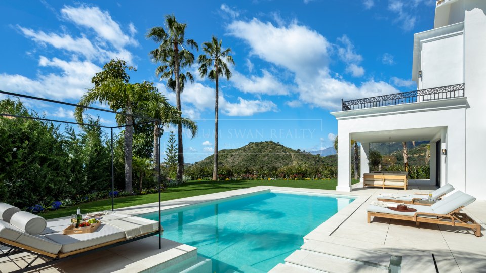 Benahavis, Villa méditerranéenne avec vue sur le golf et la mer à Los Arqueros, Benahavís