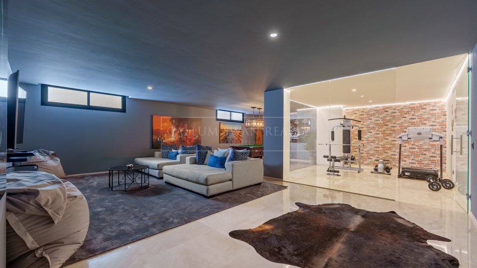 Nueva Andalucia, Amplia villa moderna en venta en Nueva Andalucía, Marbella