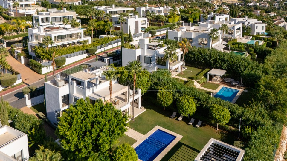 Nueva Andalucia, Amplia villa moderna en venta en Nueva Andalucía, Marbella