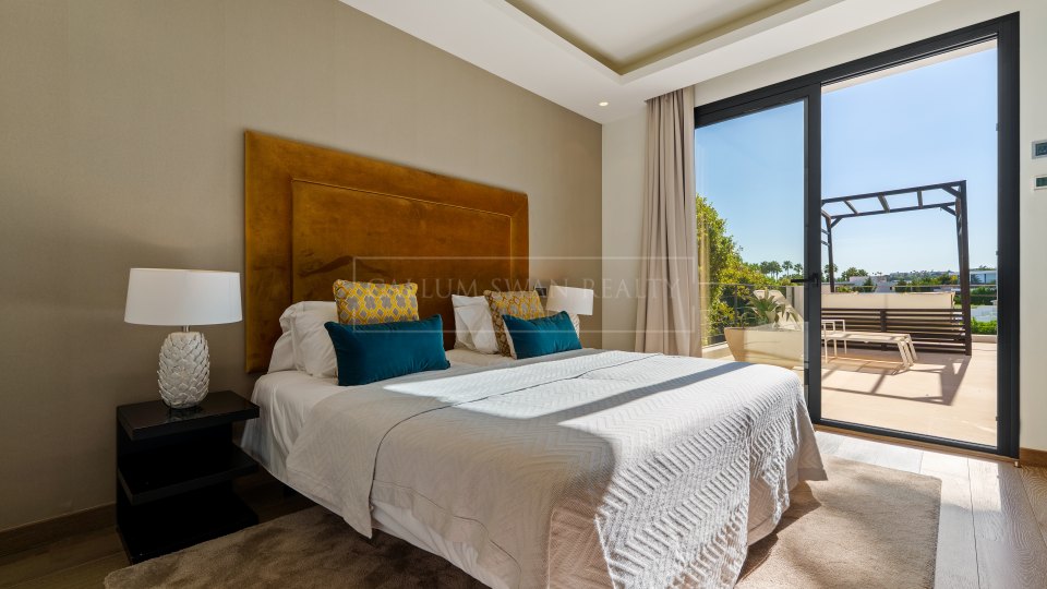 Nueva Andalucia, Amplia villa moderna en venta en Nueva Andalucía, Marbella