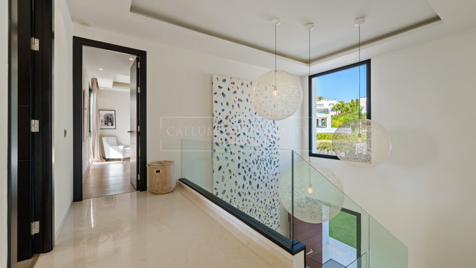 Nueva Andalucia, Amplia villa moderna en venta en Nueva Andalucía, Marbella
