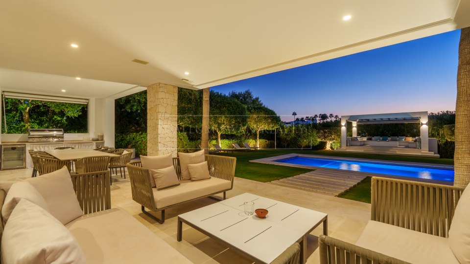 Nueva Andalucia, Amplia villa moderna en venta en Nueva Andalucía, Marbella