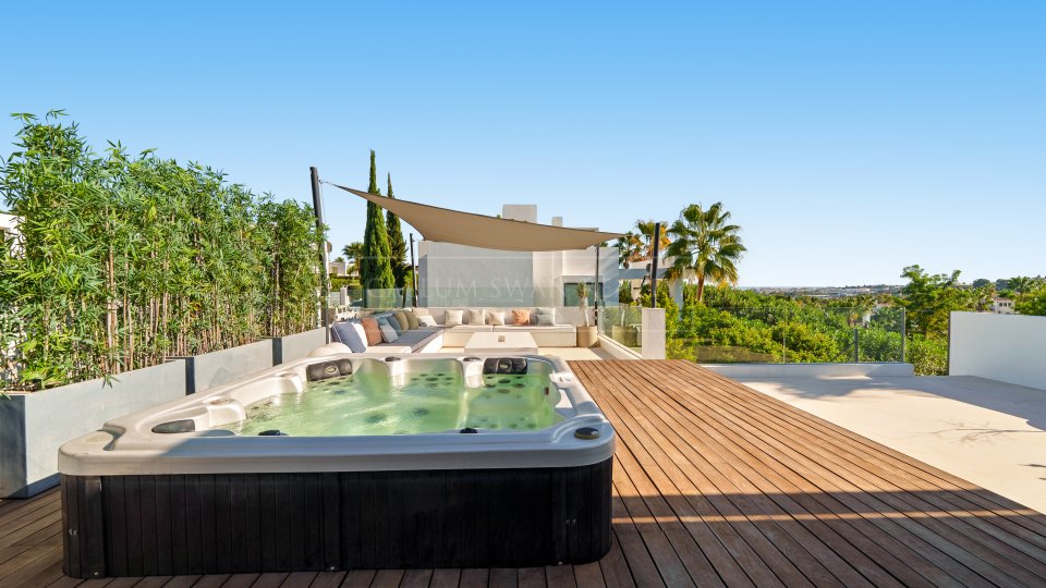 Nueva Andalucia, Amplia villa moderna en venta en Nueva Andalucía, Marbella