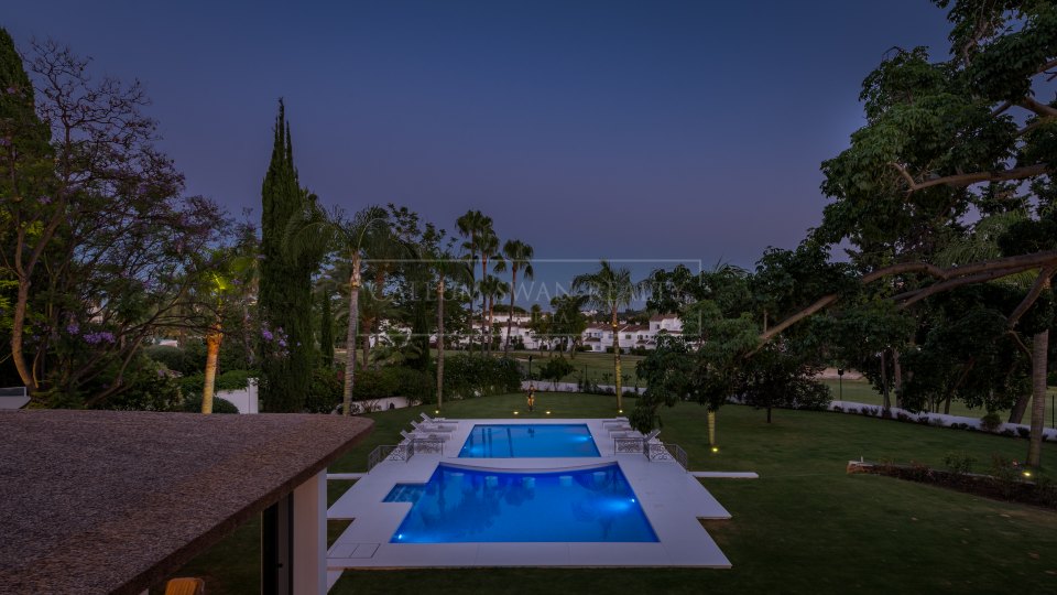 Nueva Andalucia, Luxury Frontline Golf Villa for Sale in La Cerquilla, Marbella