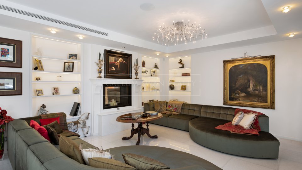 Nueva Andalucia, Luxury Frontline Golf Villa for Sale in La Cerquilla, Marbella