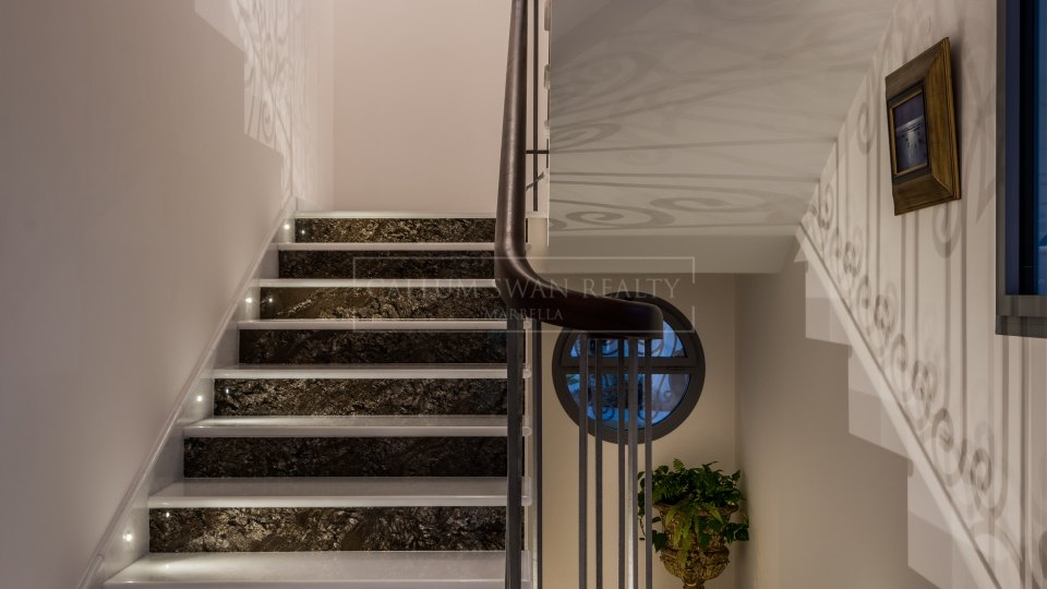 Nueva Andalucia, Luxury Frontline Golf Villa for Sale in La Cerquilla, Marbella