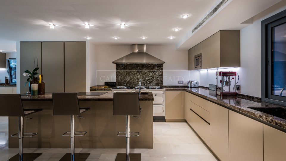 Nueva Andalucia, Luxury Frontline Golf Villa for Sale in La Cerquilla, Marbella