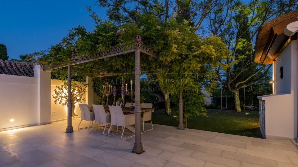 Nueva Andalucia, Luxury Frontline Golf Villa for Sale in La Cerquilla, Marbella