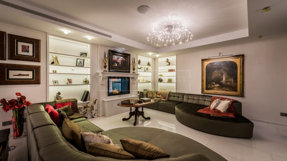 Nueva Andalucia, Luxury Frontline Golf Villa for Sale in La Cerquilla, Marbella