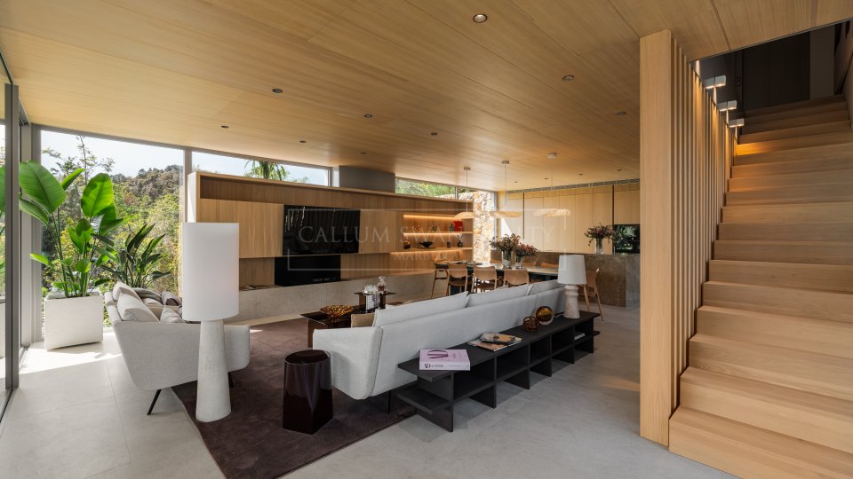Nueva Andalucia, La Cerquilla: A Unique Villa for Sale