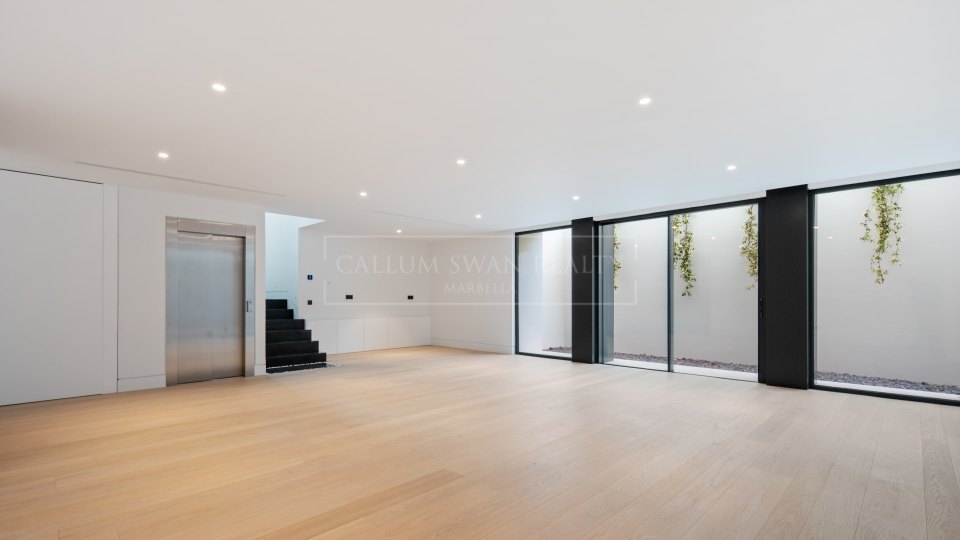 Marbella Golden Mile, Brand-New Contemporary Villa in Rocío de Nagüeles on Marbella’s Golden Mile
