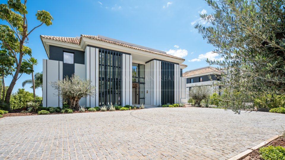 Marbella Golden Mile, Brand-New Contemporary Villa in Rocío de Nagüeles on Marbella’s Golden Mile