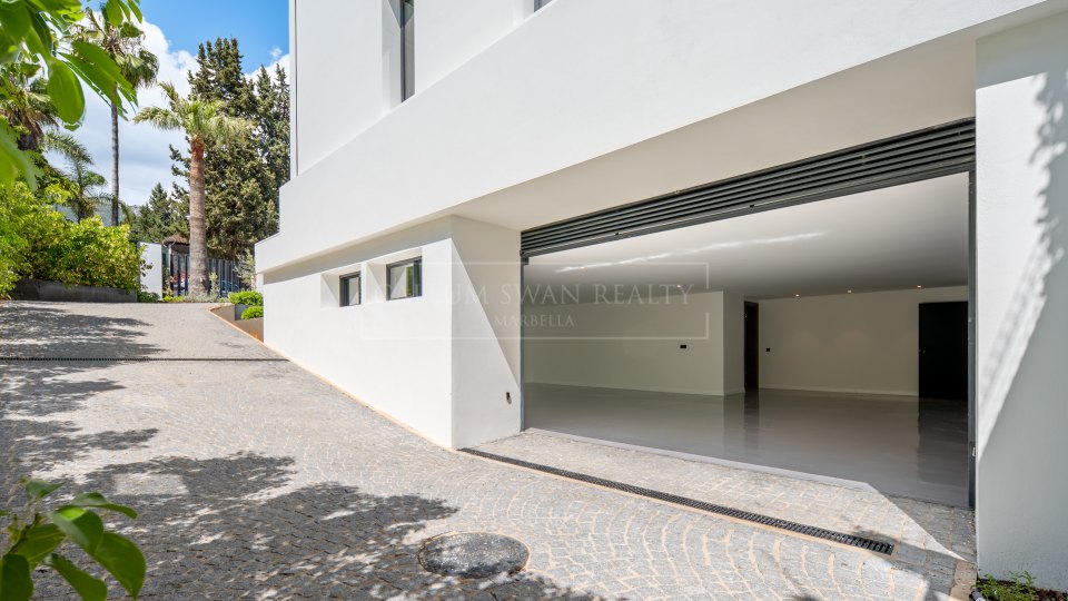 Marbella Golden Mile, Brand-New Contemporary Villa in Rocío de Nagüeles on Marbella’s Golden Mile