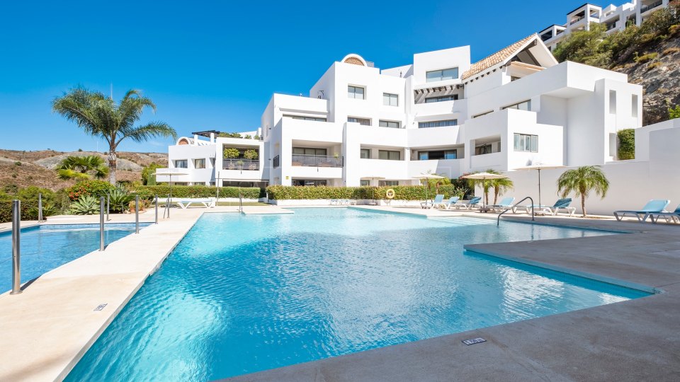 Benahavis, Dúplex Ático con Piscina Privada en Los Flamingos Golf Resort