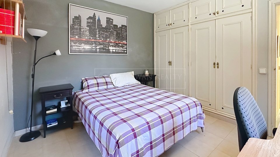 Nueva Andalucia, Charming Andalusian three-bedroom Villa with Private Pool and Garden in Prime Nueva Andalucía Location