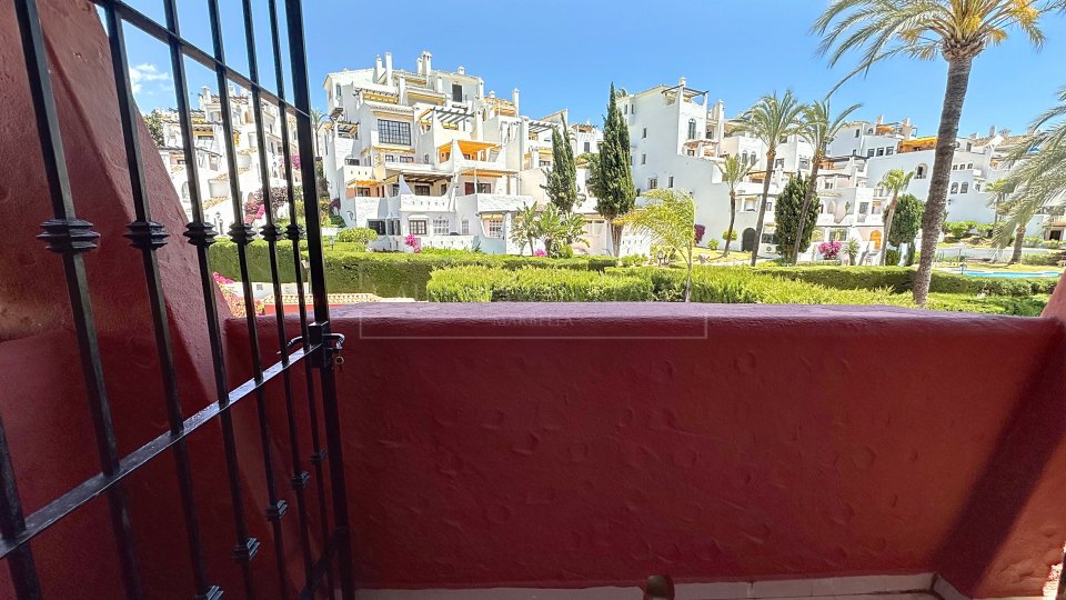 Nueva Andalucia, Charming Andalusian three-bedroom Villa with Private Pool and Garden in Prime Nueva Andalucía Location