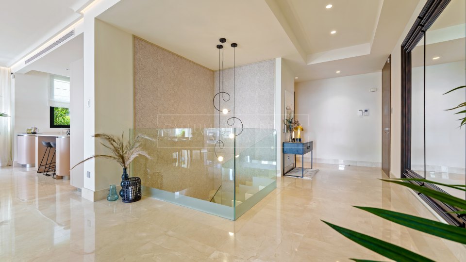 Marbella Golden Mile, Spacious Ground Floor Duplex with Sea Views in Reserva de Sierra Blanca