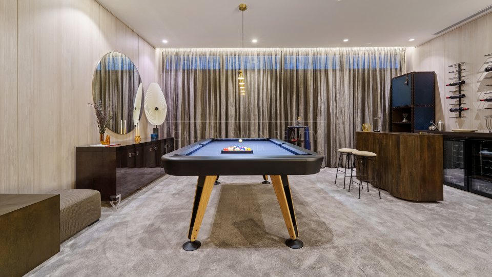 Marbella Golden Mile, Spacious Ground Floor Duplex with Sea Views in Reserva de Sierra Blanca