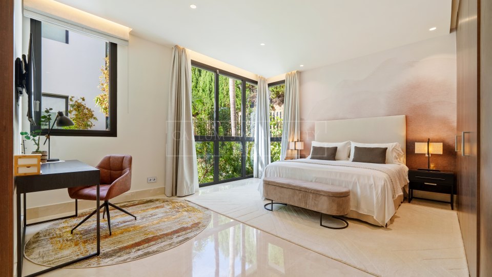 Marbella Golden Mile, Spacious Ground Floor Duplex with Sea Views in Reserva de Sierra Blanca