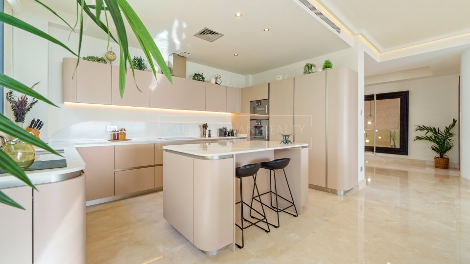 Marbella Golden Mile, Spacious Ground Floor Duplex with Sea Views in Reserva de Sierra Blanca