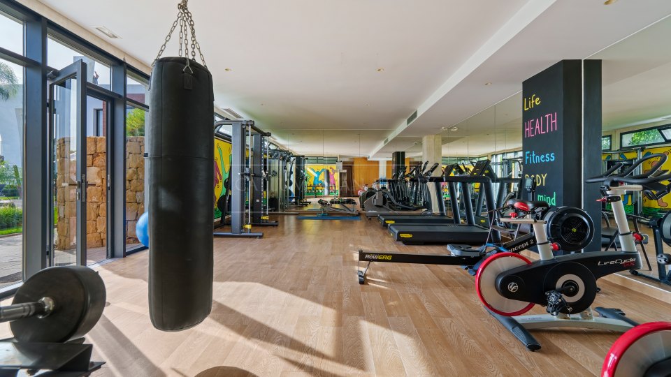 Marbella Golden Mile, Spacious Ground Floor Duplex with Sea Views in Reserva de Sierra Blanca