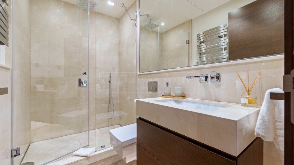 Marbella Golden Mile, Spacious Ground Floor Duplex with Sea Views in Reserva de Sierra Blanca