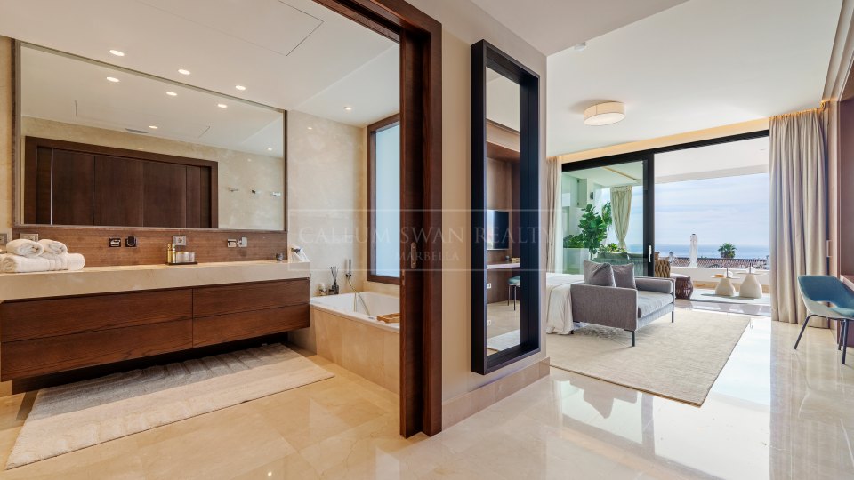 Marbella Golden Mile, Spacious Ground Floor Duplex with Sea Views in Reserva de Sierra Blanca