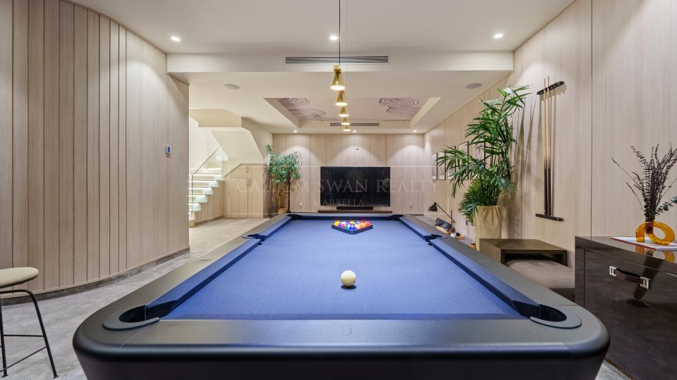 Marbella Golden Mile, Spacious Ground Floor Duplex with Sea Views in Reserva de Sierra Blanca