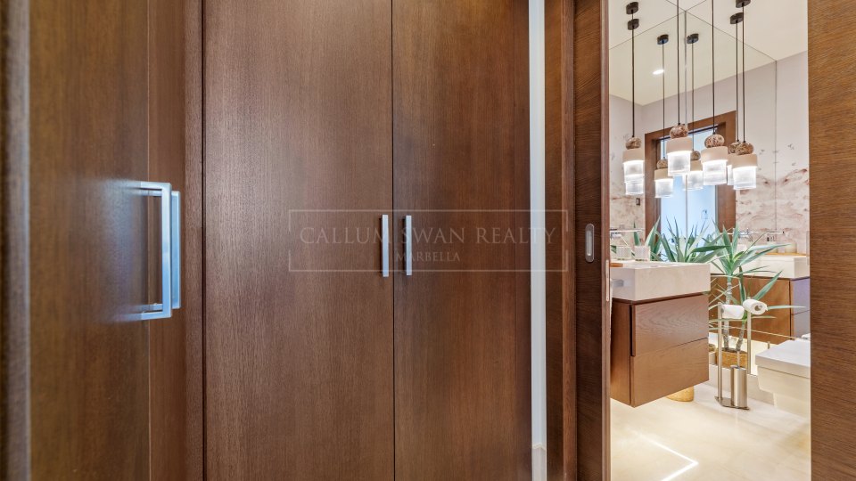 Marbella Golden Mile, Spacious Ground Floor Duplex with Sea Views in Reserva de Sierra Blanca