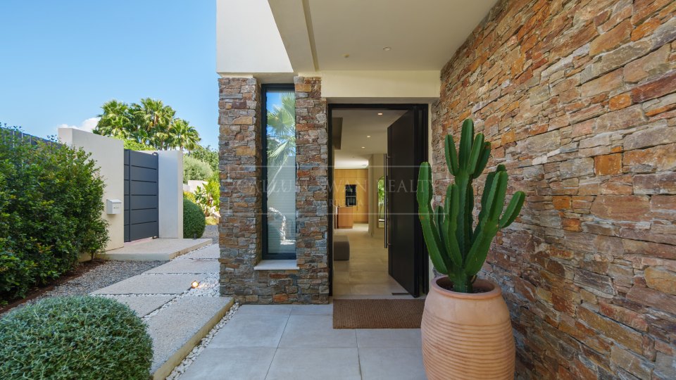 Estepona, Newly Built Golfside Villa in El Campanario, Estepona East
