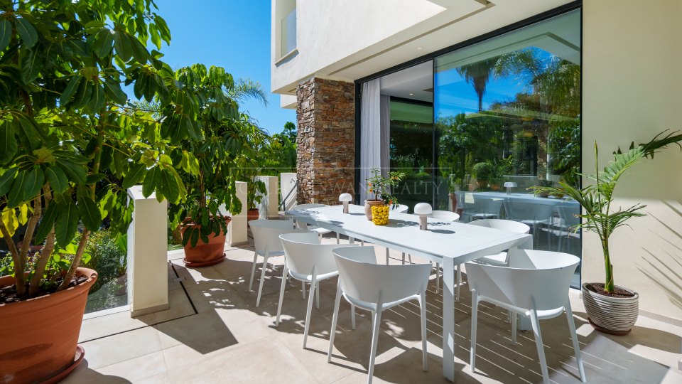 Estepona, Newly Built Golfside Villa in El Campanario, Estepona East