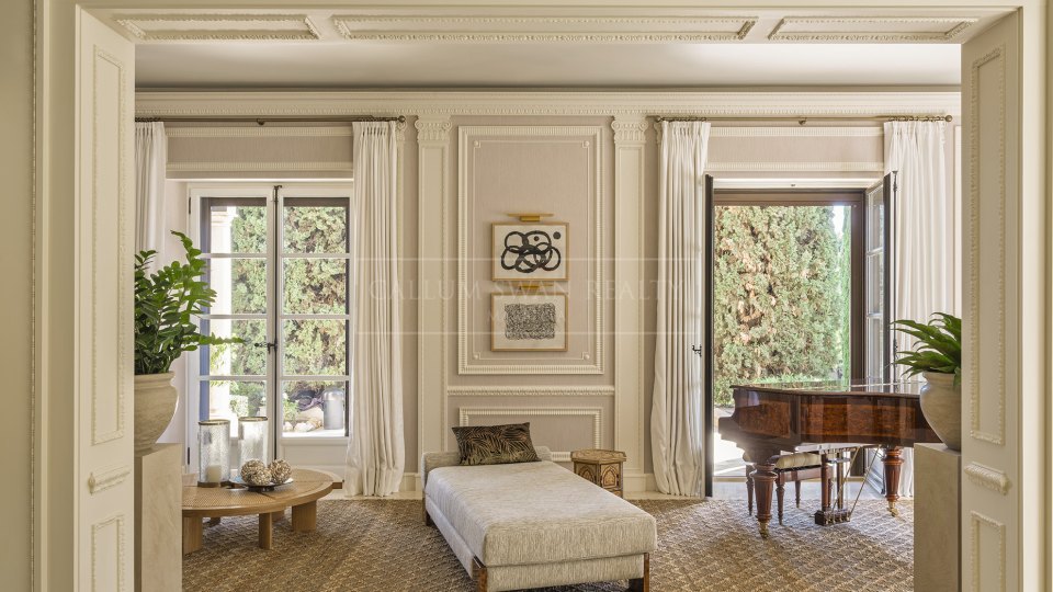 Marbella Golden Mile, Neo-Classical Estate on Marbella´s Golden Mile