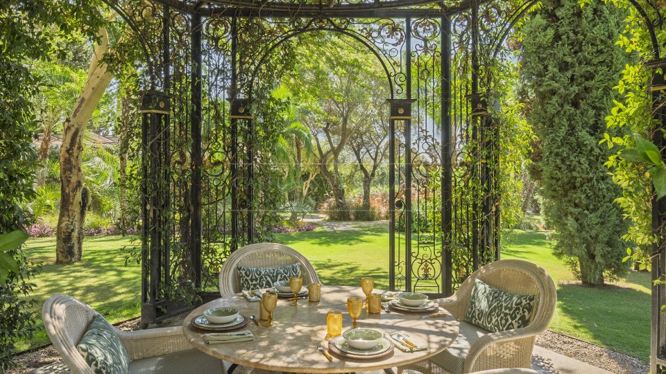 Marbella Golden Mile, Neo-Classical Estate on Marbella´s Golden Mile