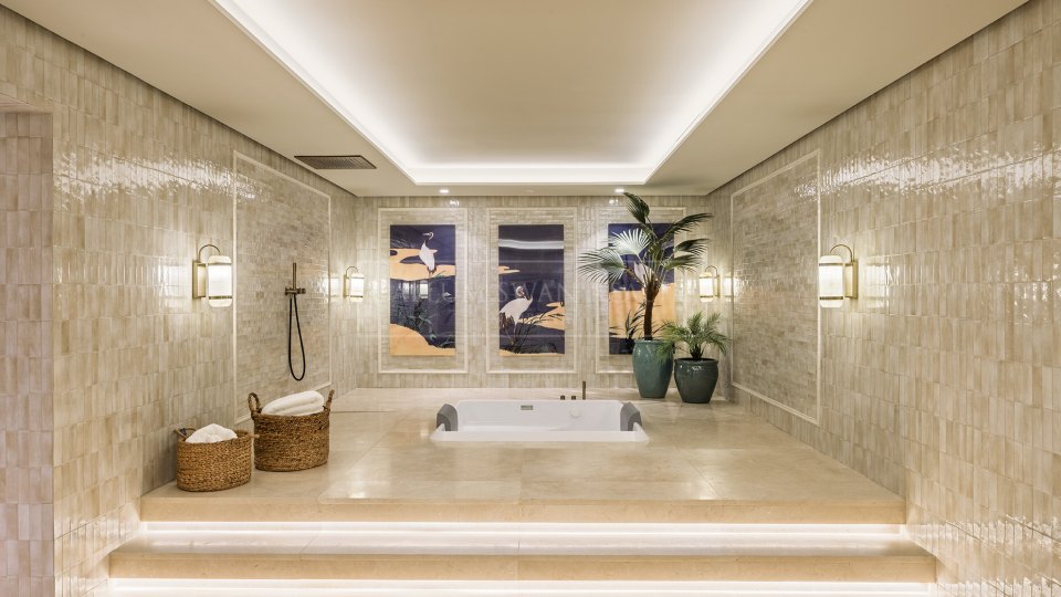 Marbella Golden Mile, Neo-Classical Estate on Marbella´s Golden Mile