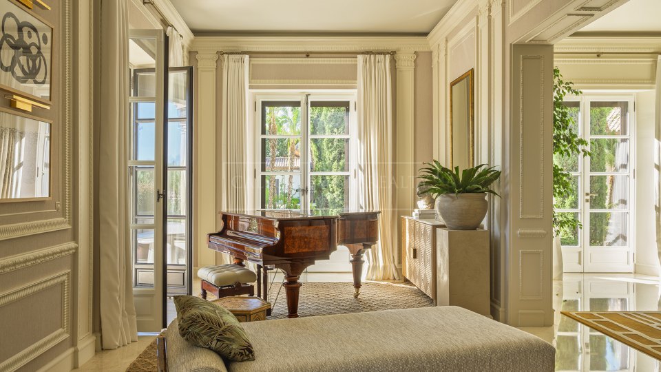 Marbella Golden Mile, Neo-Classical Estate on Marbella´s Golden Mile