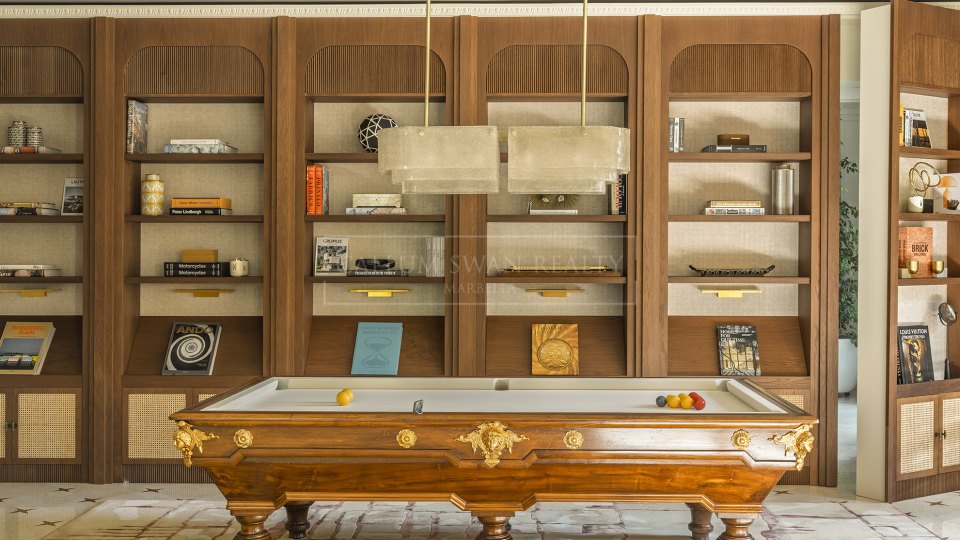 Marbella Golden Mile, Neo-Classical Estate on Marbella´s Golden Mile