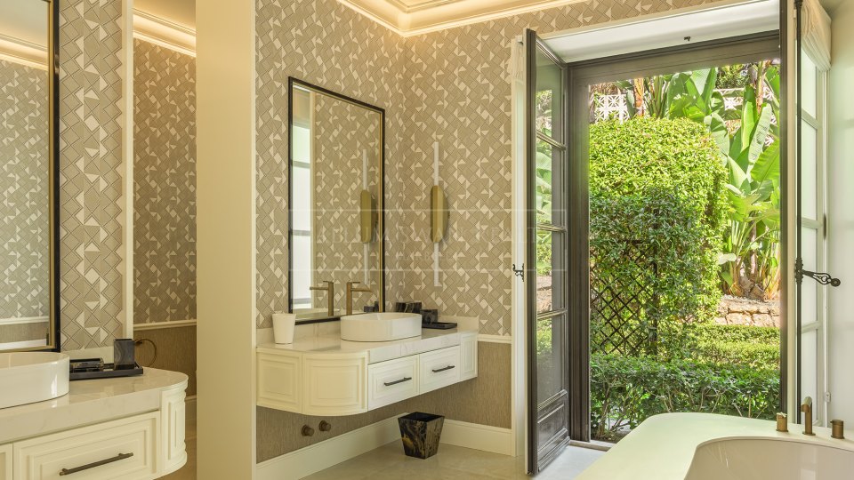 Marbella Golden Mile, Neo-Classical Estate on Marbella´s Golden Mile