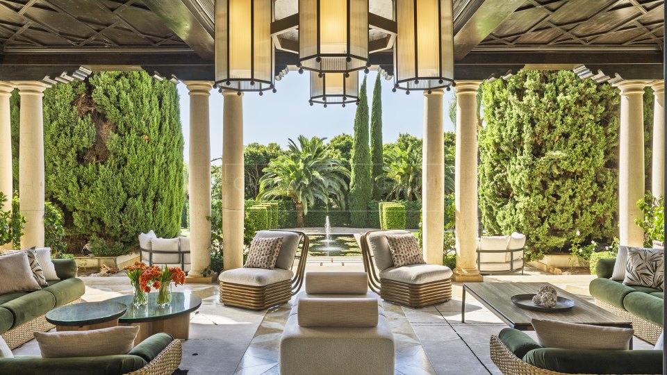 Marbella Golden Mile, Neo-Classical Estate on Marbella´s Golden Mile