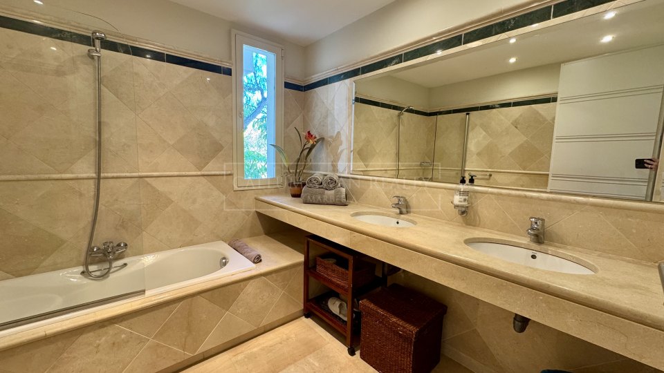 Marbella Golden Mile, Three-Bedroom Apartment in La Trinidad with Sea Views on Marbella’s Golden Mile