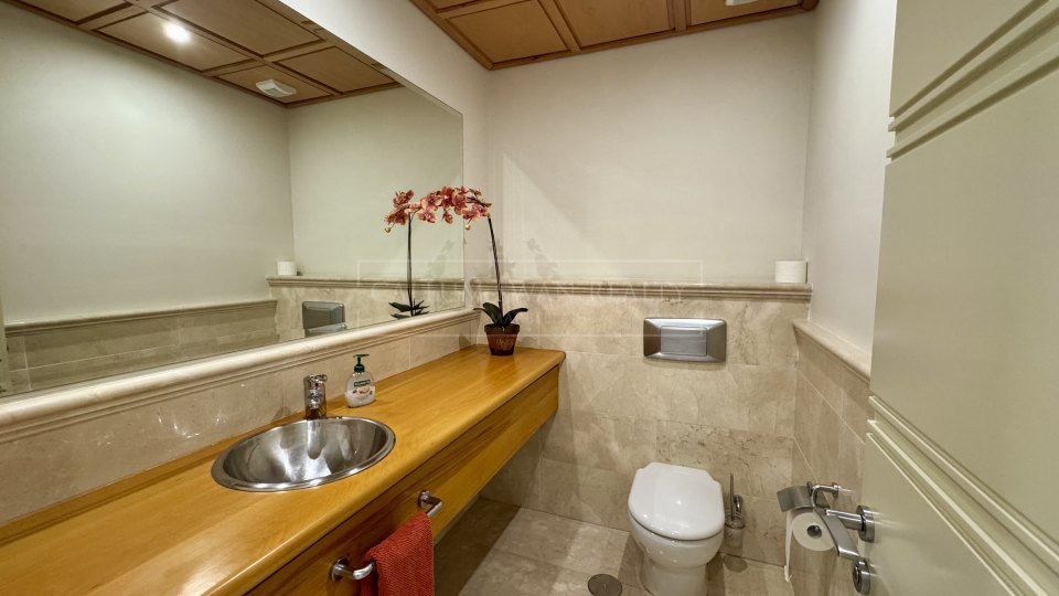 Marbella Golden Mile, Three-Bedroom Apartment in La Trinidad with Sea Views on Marbella’s Golden Mile