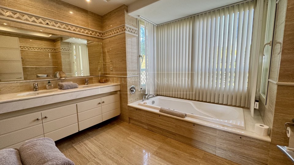 Marbella Golden Mile, Three-Bedroom Apartment in La Trinidad with Sea Views on Marbella’s Golden Mile