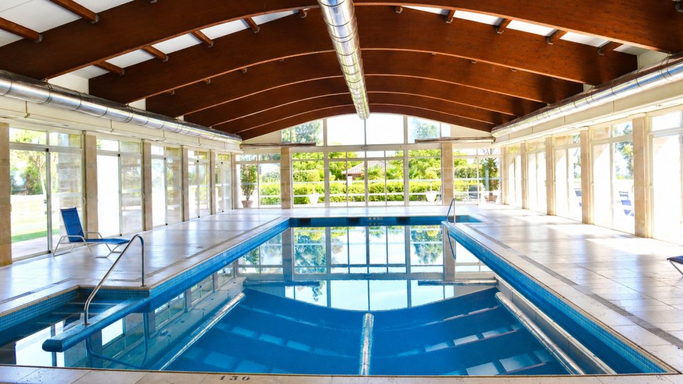 Marbella Golden Mile, Apartamento de tres dormitorios en La Trinidad con vistas al mar en la Milla de Oro de Marbella