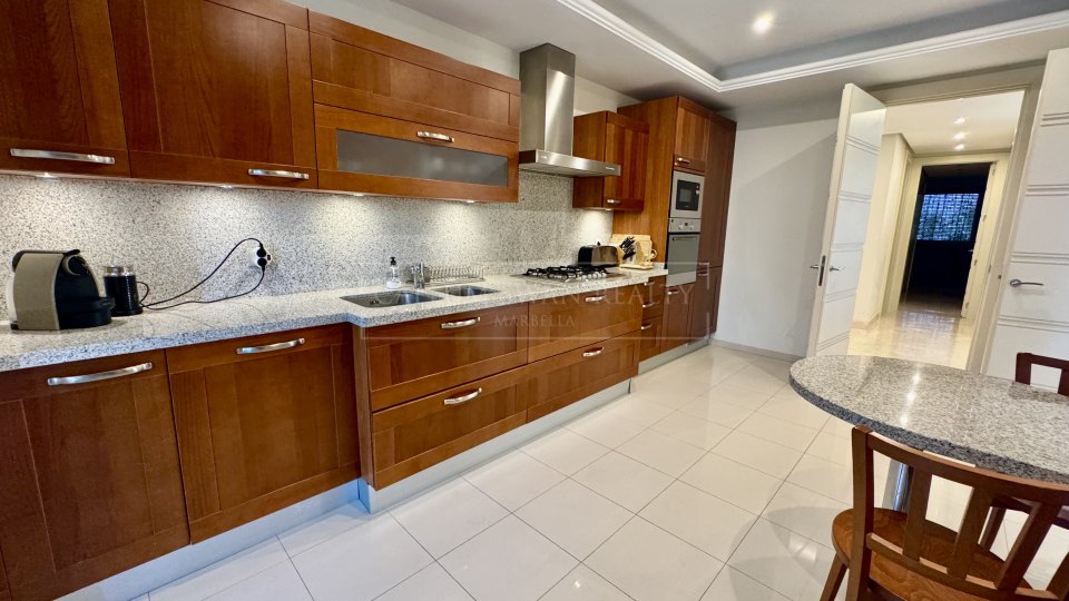 Marbella Golden Mile, Three-Bedroom Apartment in La Trinidad with Sea Views on Marbella’s Golden Mile