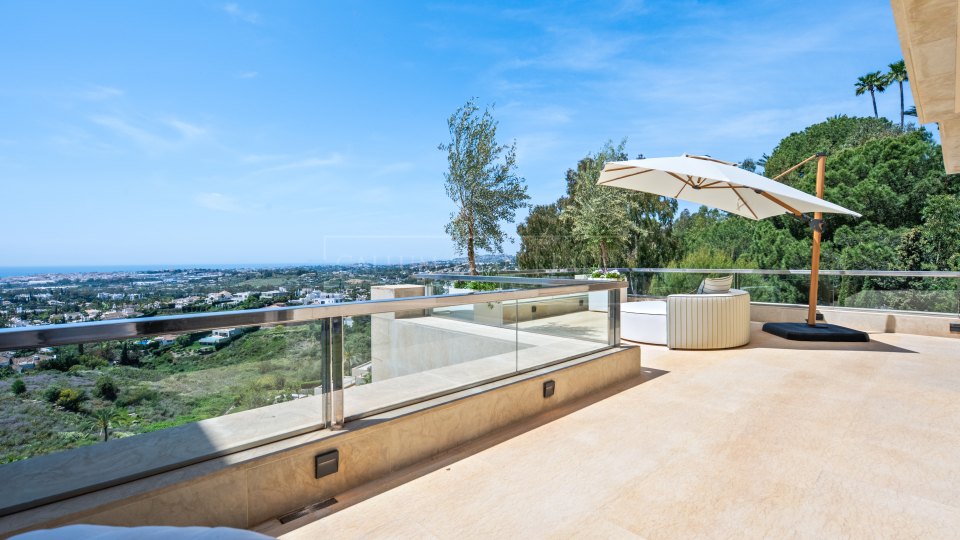 Nueva Andalucia, Penthouse duplex cinq chambres avec vue sur la mer à Los Arrayanes, Nueva Andalucía
